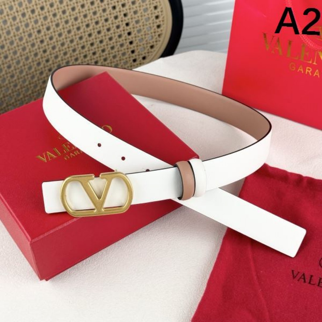 上質感ただよう VALENTINO ヴァレンティノ コピー ベルト モダンなデザイン
