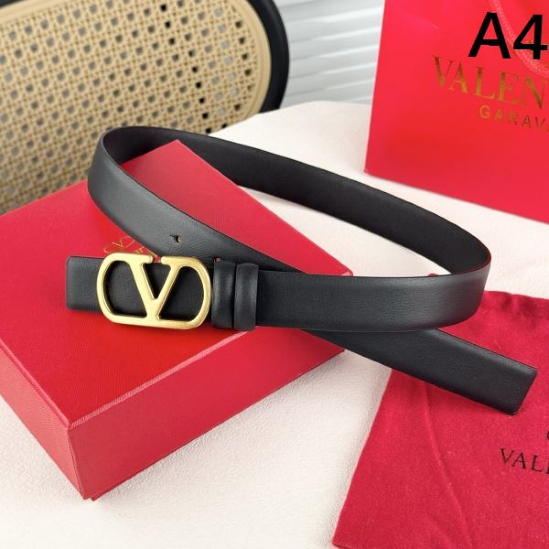 上質感ただよう VALENTINO ヴァレンティノ コピー ベルト モダンなデザイン
