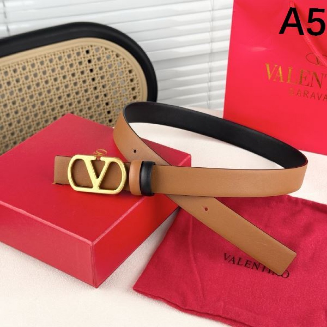 上質感ただよう VALENTINO ヴァレンティノ コピー ベルト モダンなデザイン