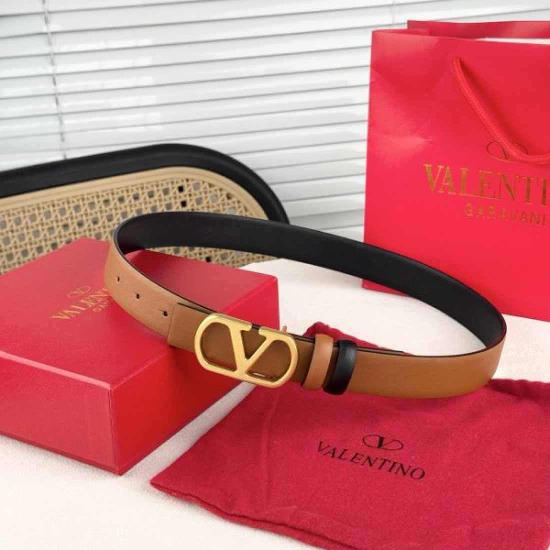 上質感ただよう VALENTINO ヴァレンティノ コピー ベルト モダンなデザイン