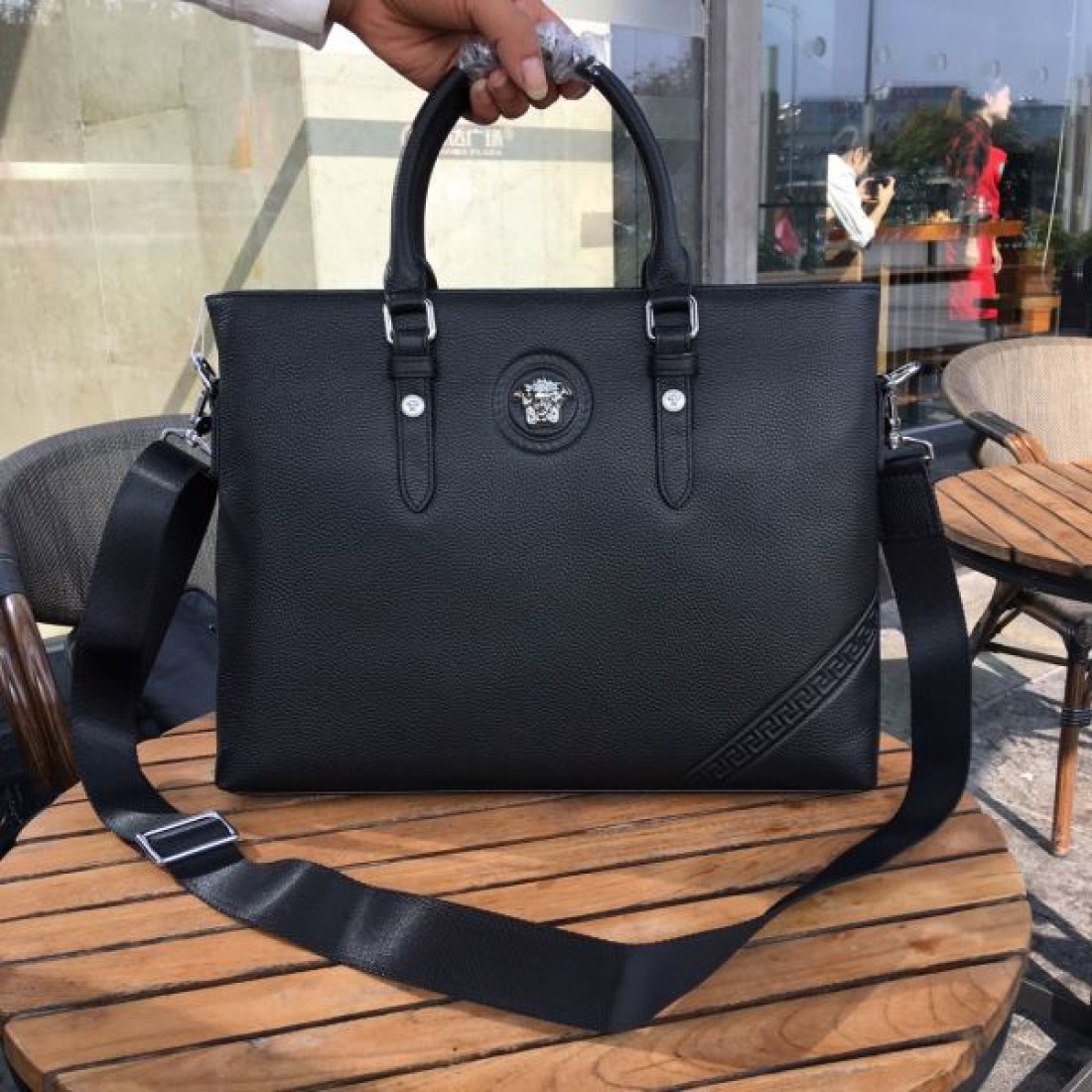 ゴージャスでスタイリッシュな ヴェルサーチェ コピー ブリーフケース VERSACE 存在感抜群