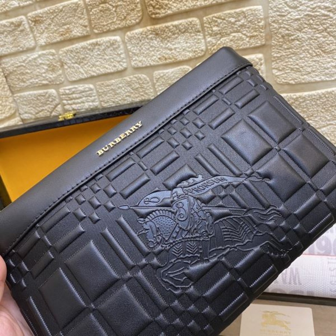 シンプルで上品な BURBERRY バーバリー コピー クラッチバッグ 大人に人気