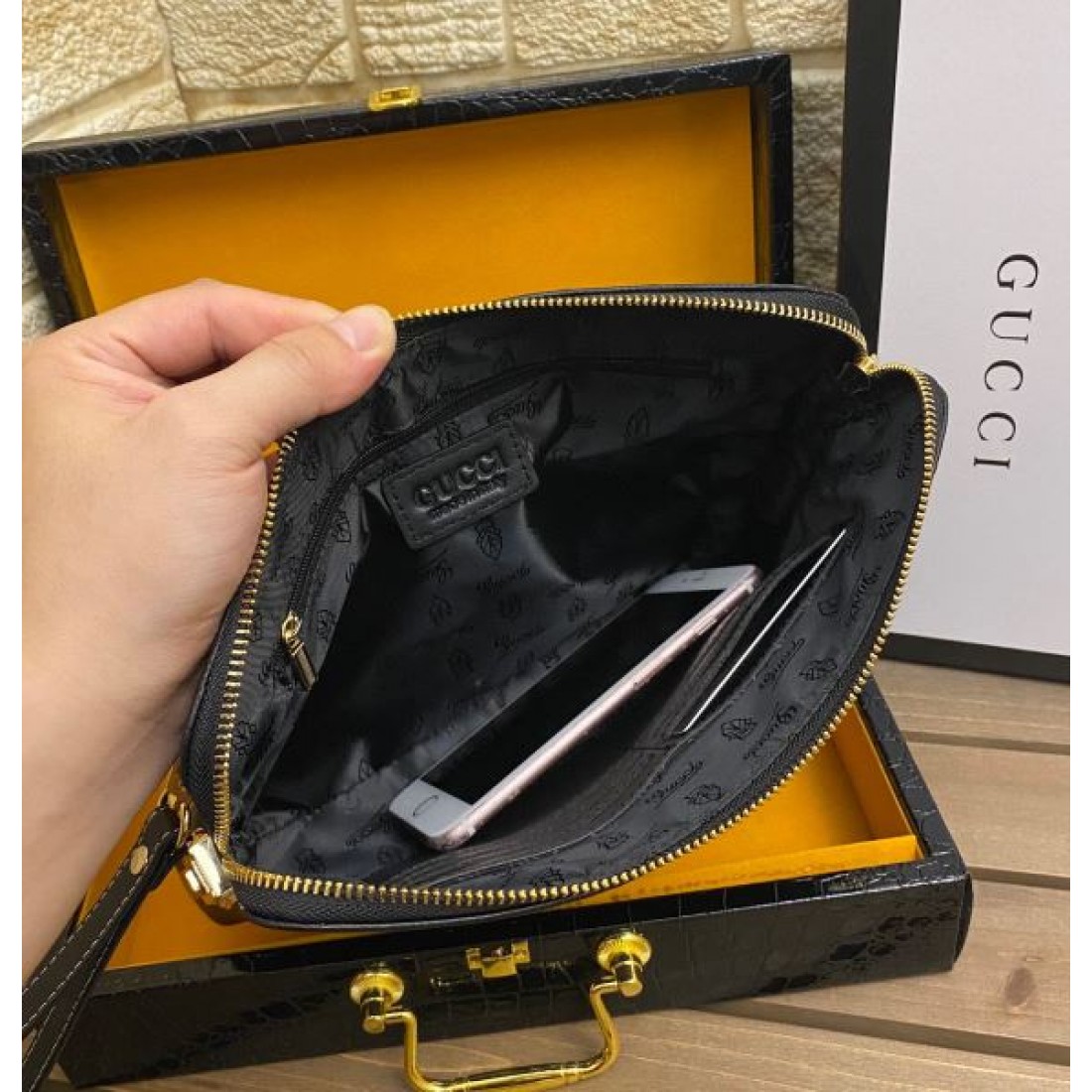 高級感ただよう GUCCI グッチ コピー クラッチバッグ モダンな雰囲気