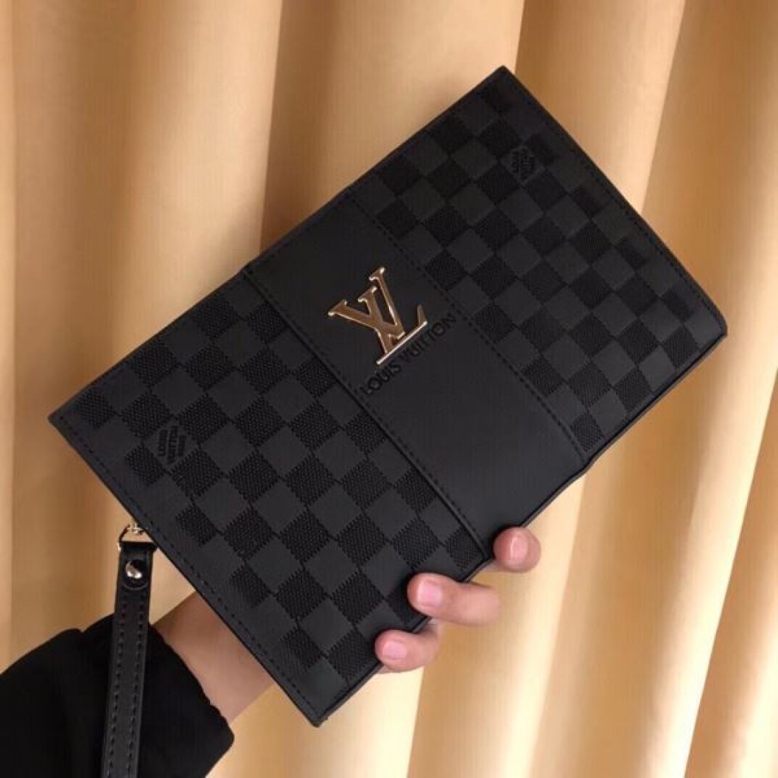 LOUIS VUITTON ルイヴィトン コピー クラッチバッグ 洗練されたスタイリッシュな一品