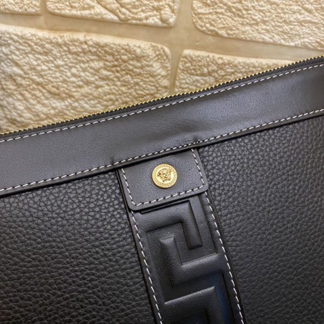 ゴージャスでモダンな ヴェルサーチェ コピー クラッチバッグ VERSACE 高級感あふれる