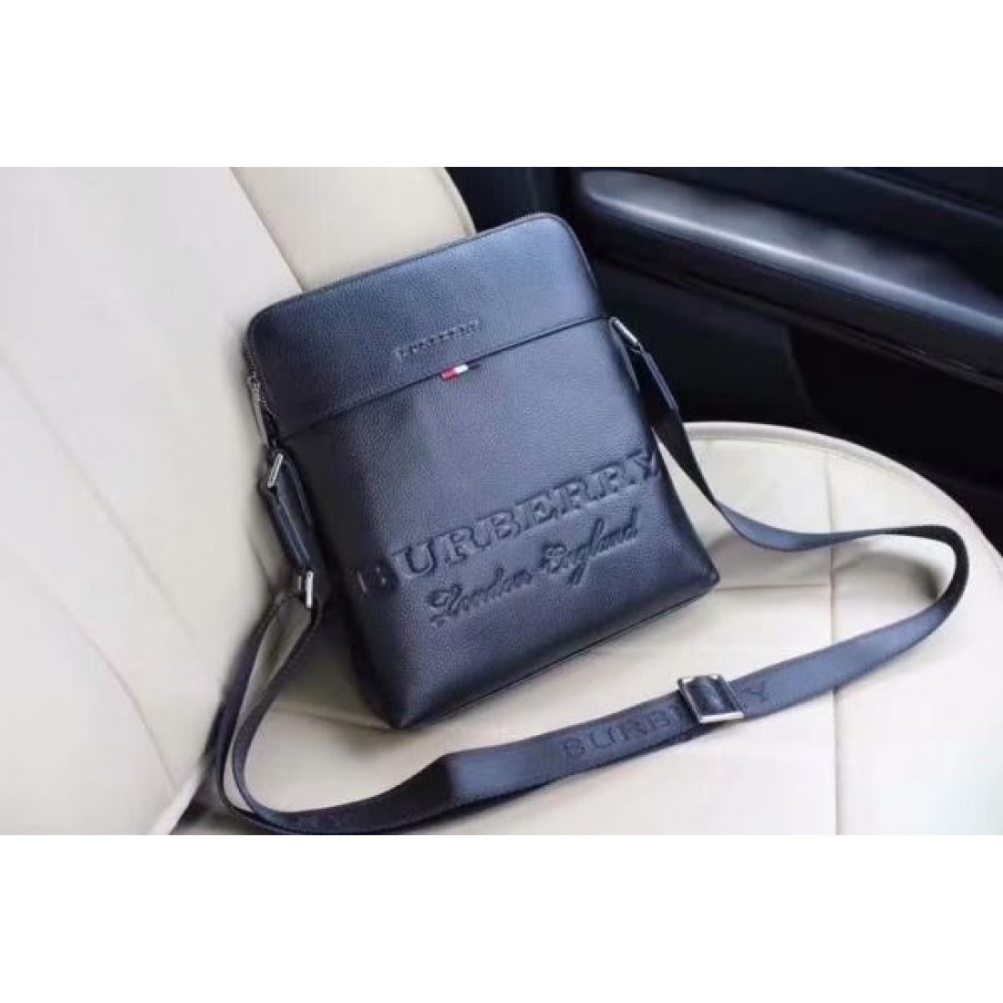 バーバリー コピー ショルダーバッグ BURBERRY クラシカルで落ち着いた大人の雰囲気