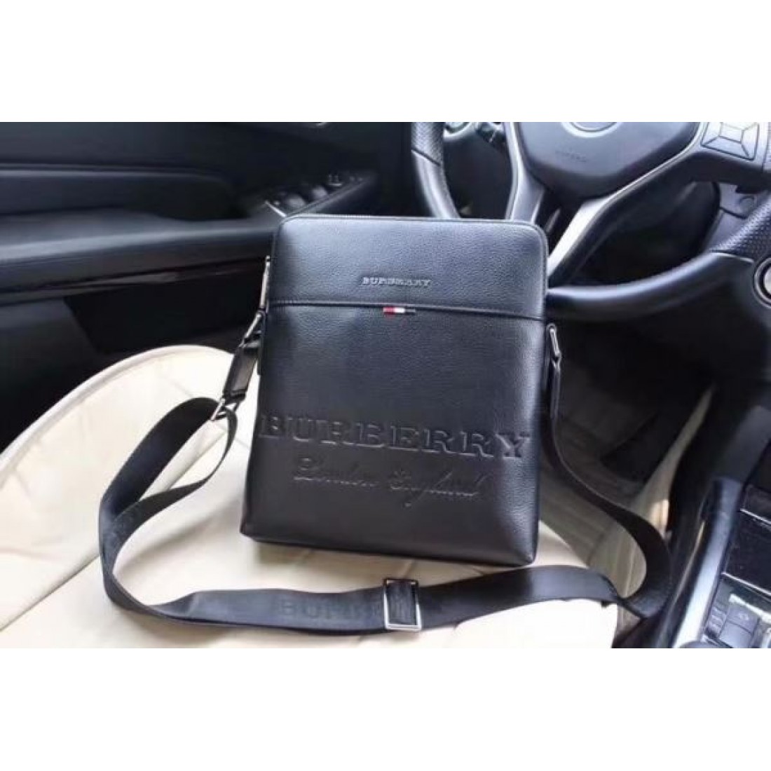 バーバリー コピー ショルダーバッグ BURBERRY クラシカルで落ち着いた大人の雰囲気