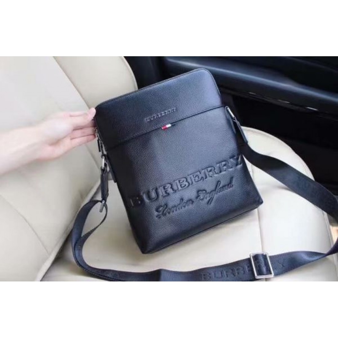 バーバリー コピー ショルダーバッグ BURBERRY クラシカルで落ち着いた大人の雰囲気