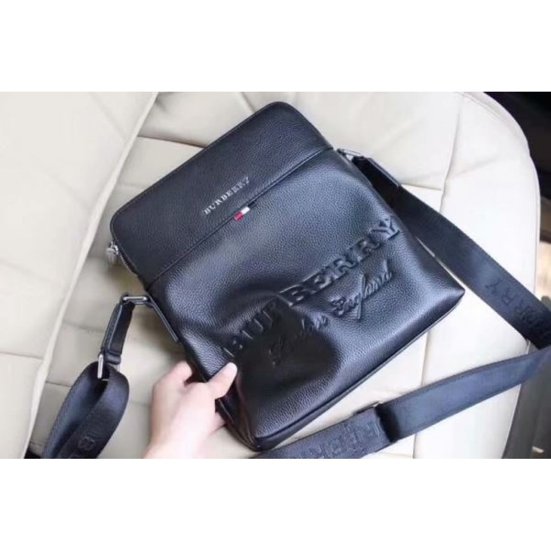 バーバリー コピー ショルダーバッグ BURBERRY クラシカルで落ち着いた大人の雰囲気