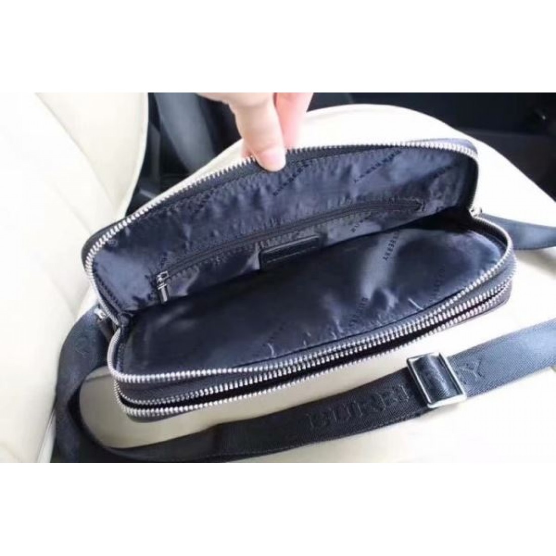 バーバリー コピー ショルダーバッグ BURBERRY クラシカルで落ち着いた大人の雰囲気