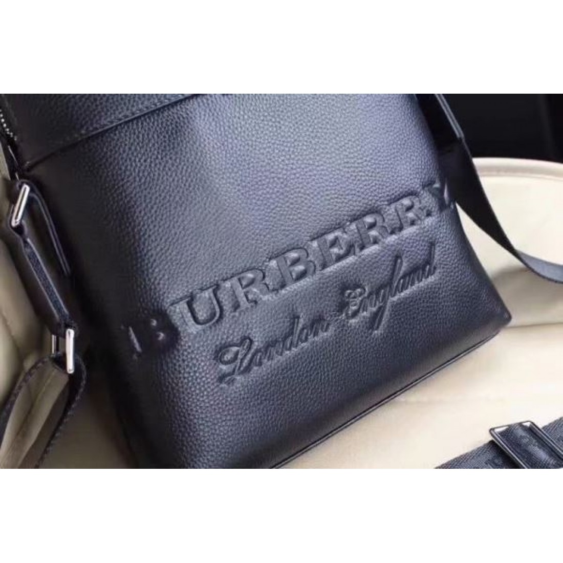 バーバリー コピー ショルダーバッグ BURBERRY クラシカルで落ち着いた大人の雰囲気