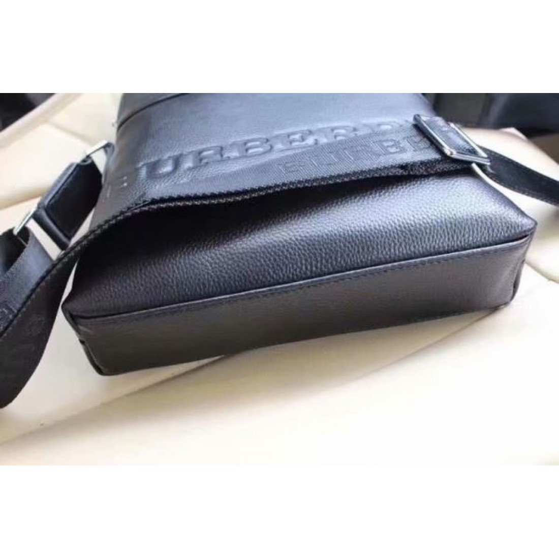 バーバリー コピー ショルダーバッグ BURBERRY クラシカルで落ち着いた大人の雰囲気