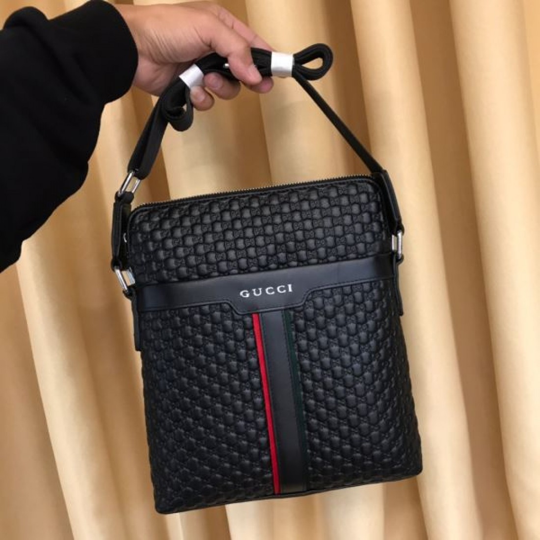 上品で洗練された グッチ コピー ショルダーバッグ GUCCI 存在感抜群