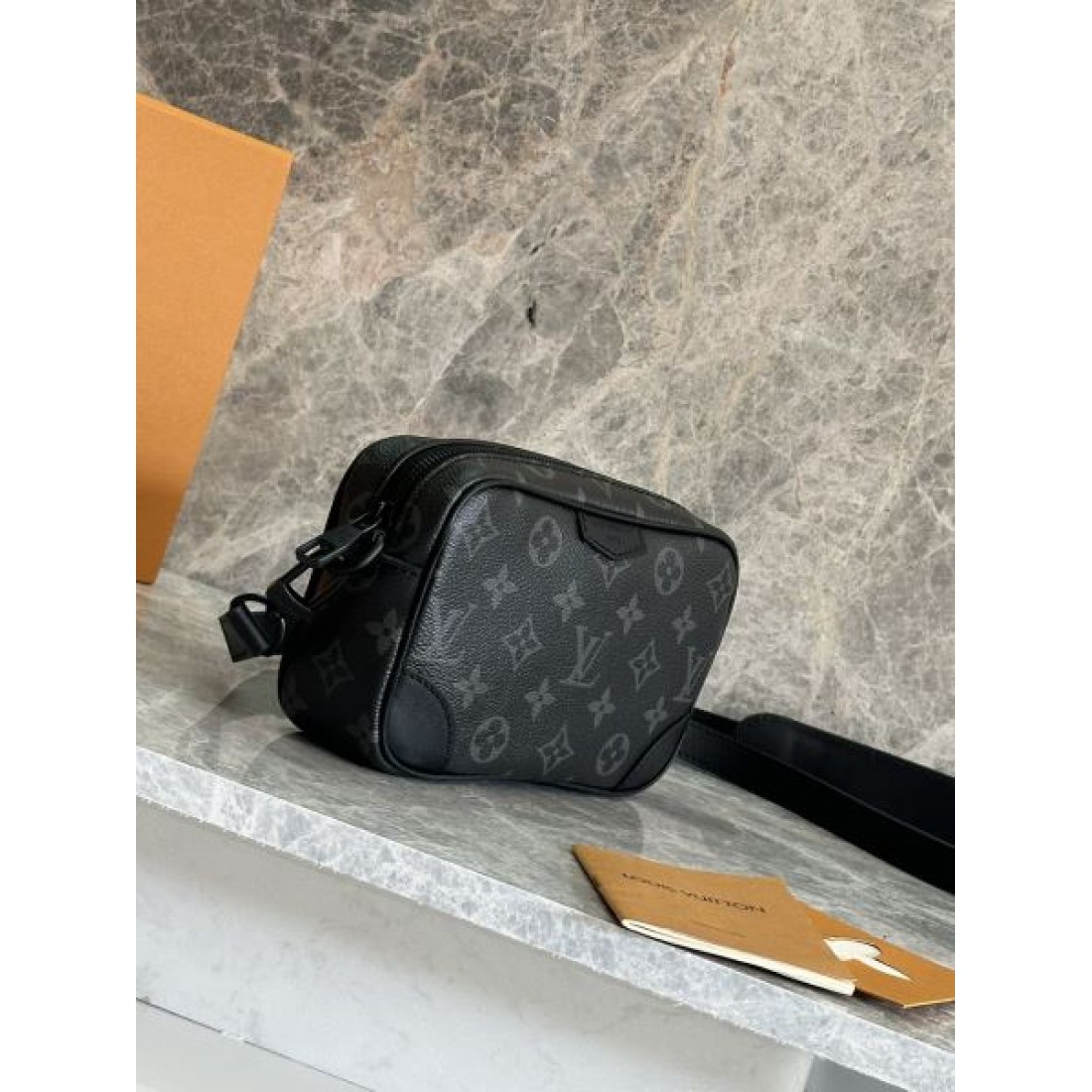 ルイヴィトン コピー ショルダーバッグ LOUIS VUITTON 華やかで魅力的なデザイン