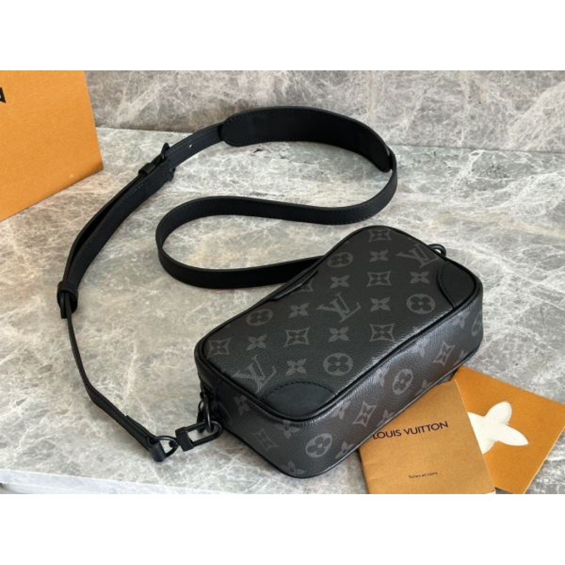 ルイヴィトン コピー ショルダーバッグ LOUIS VUITTON 華やかで魅力的なデザイン
