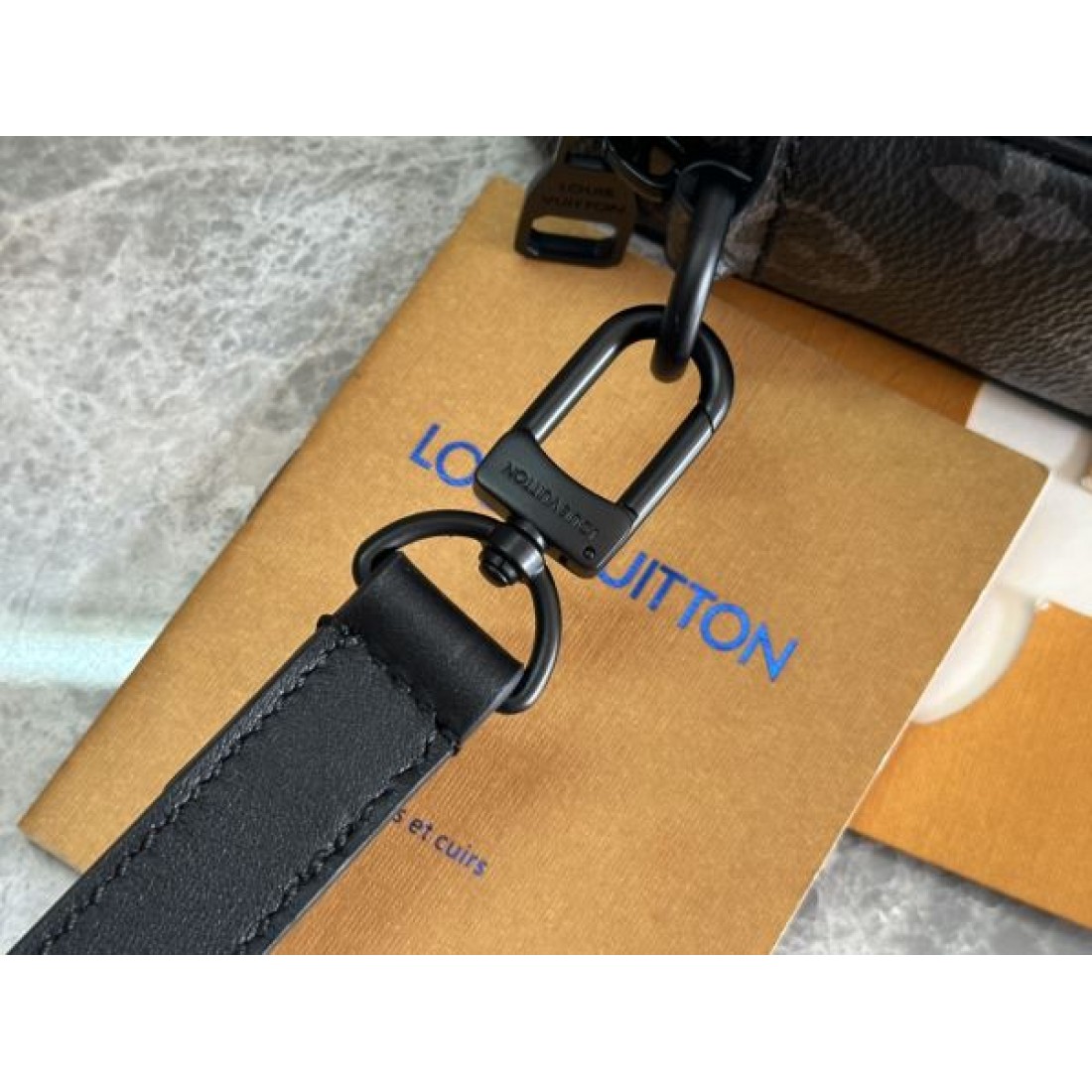 ルイヴィトン コピー ショルダーバッグ LOUIS VUITTON 華やかで魅力的なデザイン