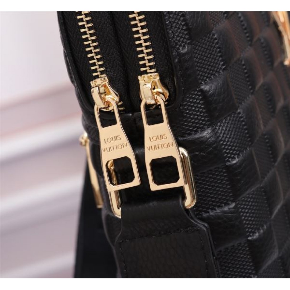 LOUIS VUITTON ルイヴィトン コピー ショルダーバッグ 高級感あふれる一品