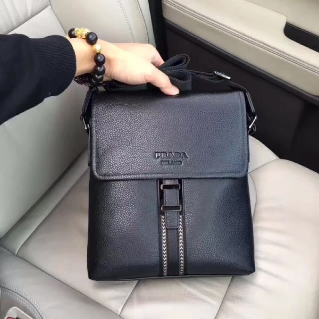 華やかで上品な プラダ コピー ショルダーバッグ PRADA 大人の魅力を演出