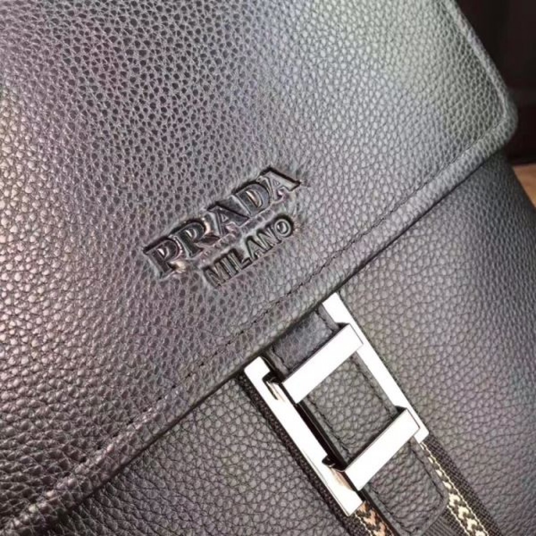 華やかで上品な プラダ コピー ショルダーバッグ PRADA 大人の魅力を演出