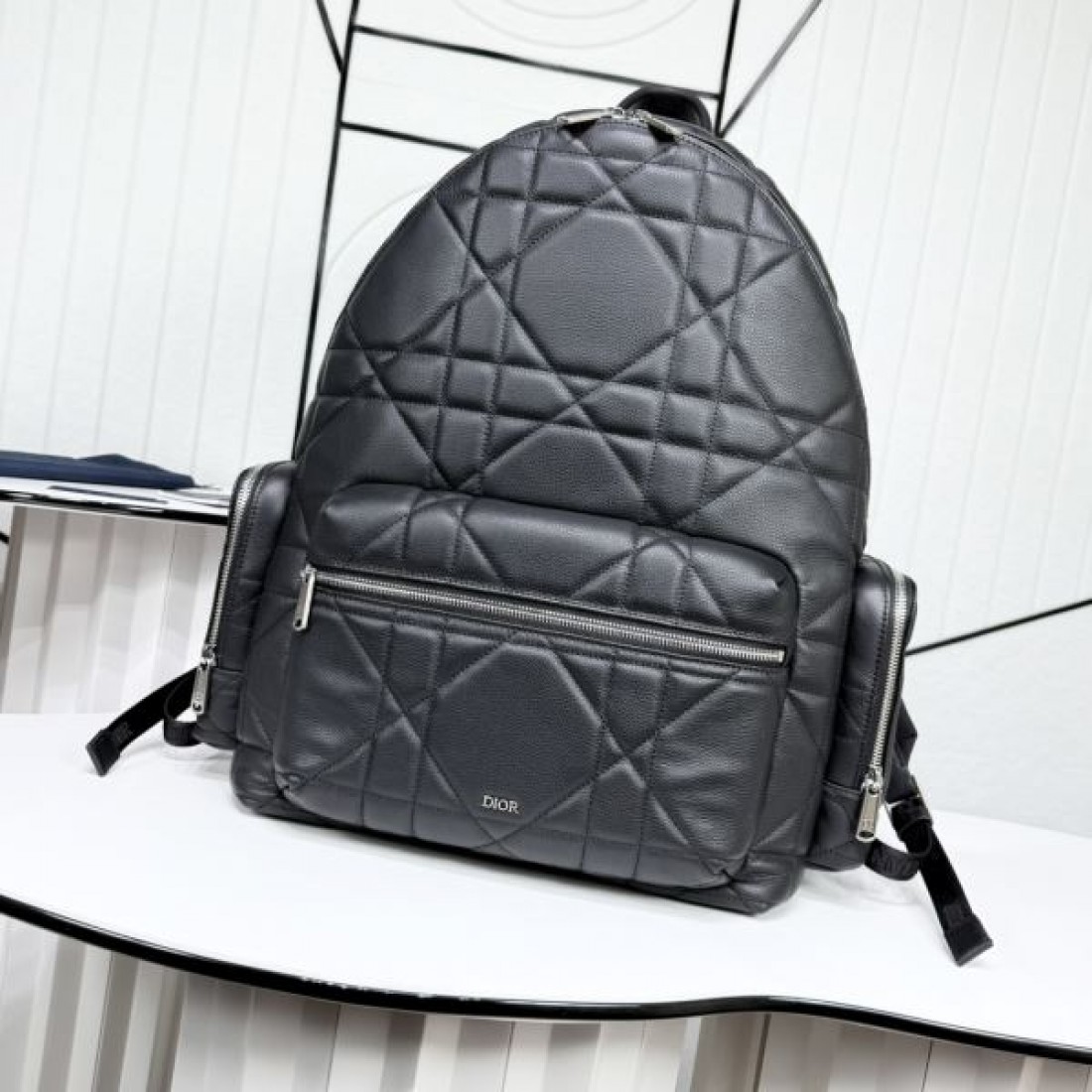 ディオール コピー バックパック DIOR 洗練されたデザインで毎日活躍