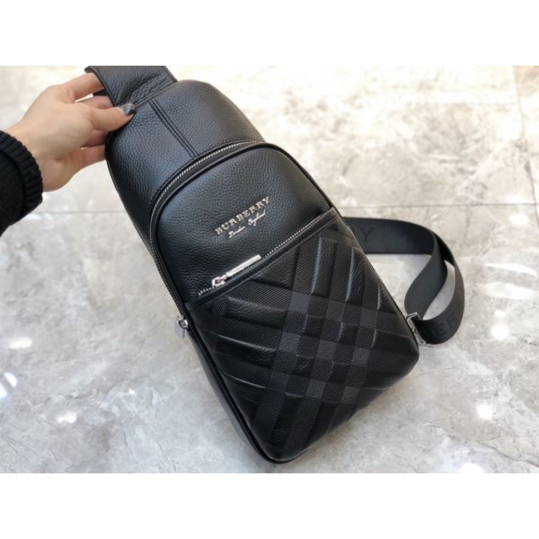 バーバリー コピー チェストバッグ BURBERRY 上品でクラシカルな大人の雰囲気