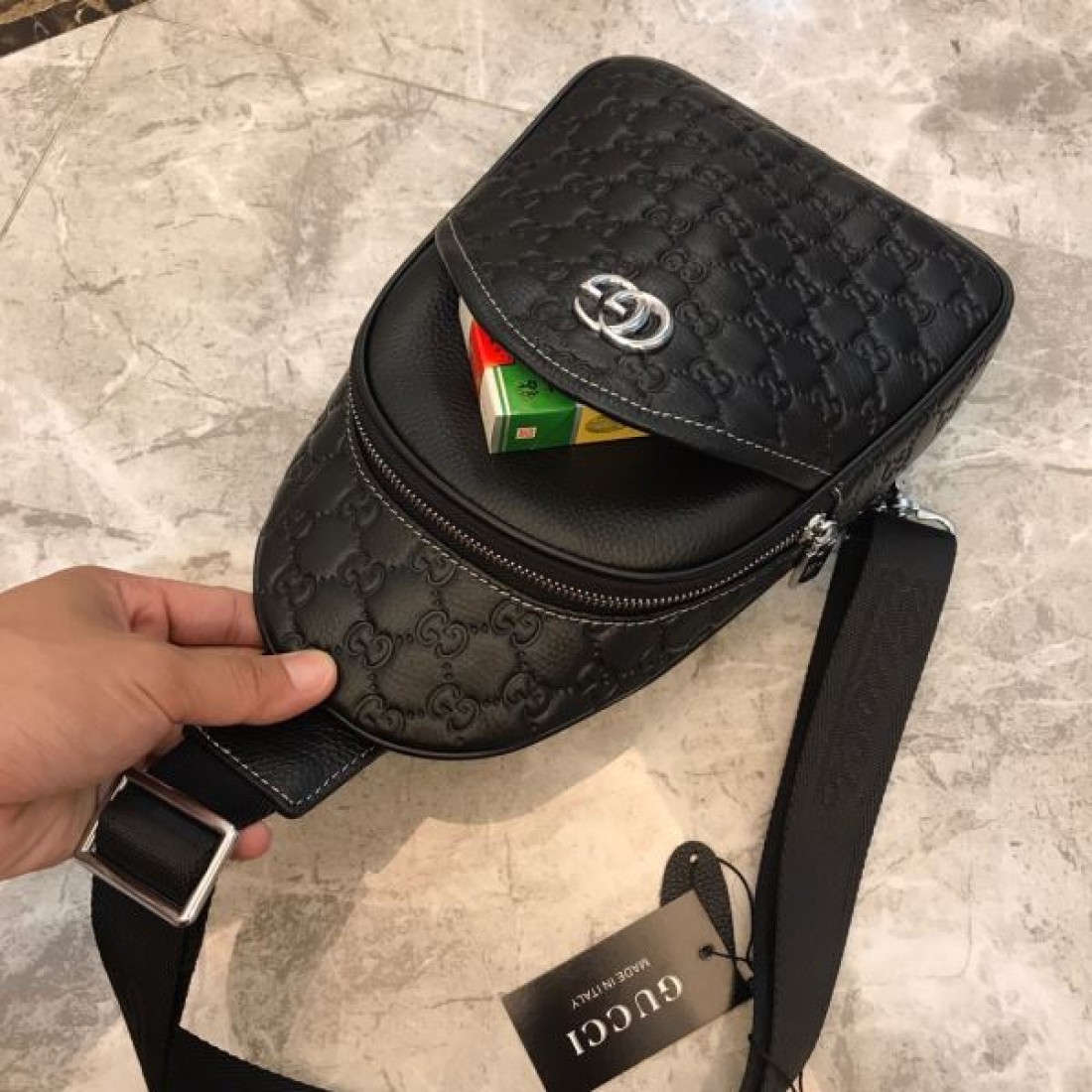 洗練されたスタイル GUCCI グッチ コピー チェストバッグ モダンで都会的