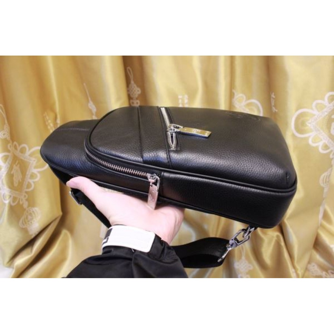 個性を引き立てる GUCCI グッチ コピー チェストバッグ エレガントで上品