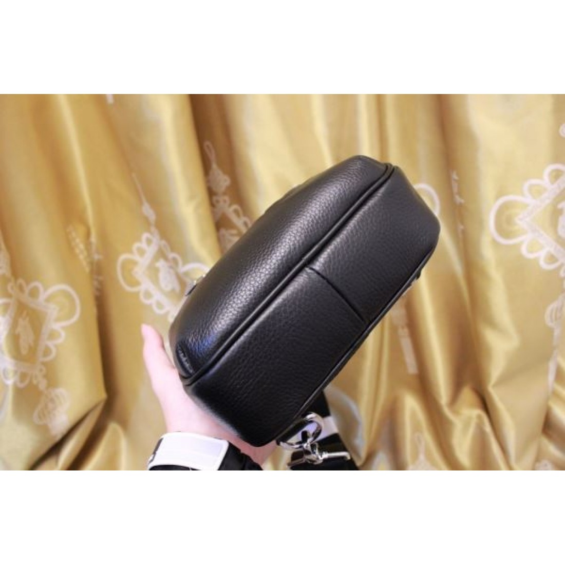 個性を引き立てる GUCCI グッチ コピー チェストバッグ エレガントで上品