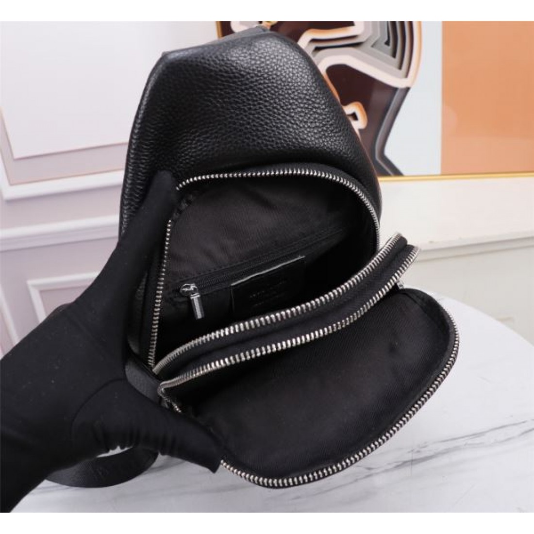  LOUIS VUITTON ルイヴィトン コピー チェストバッグ 個性的で洗練された印象に