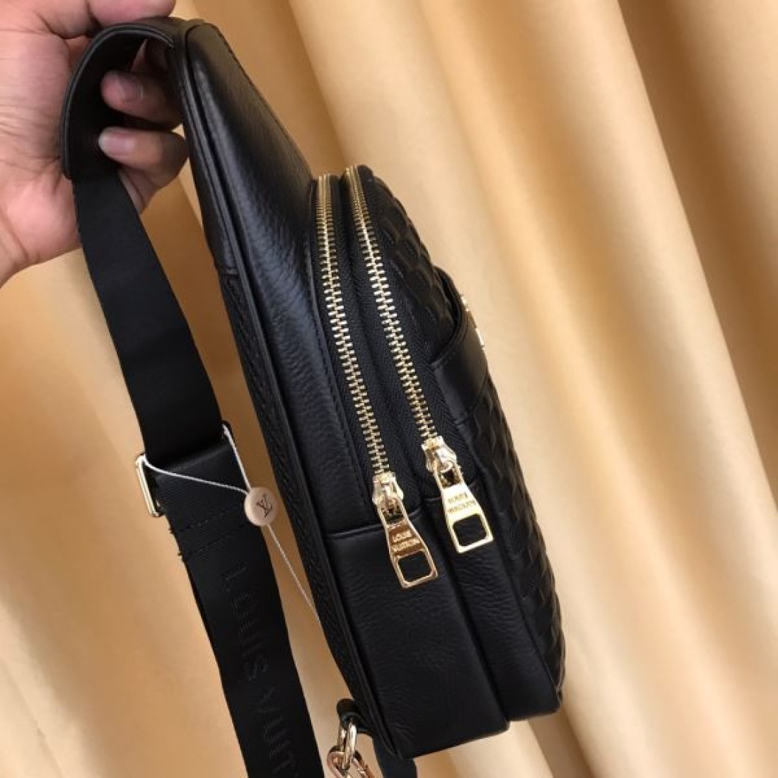 高級感ただよう ルイヴィトン コピー チェストバッグ LOUIS VUITTON で華やかに