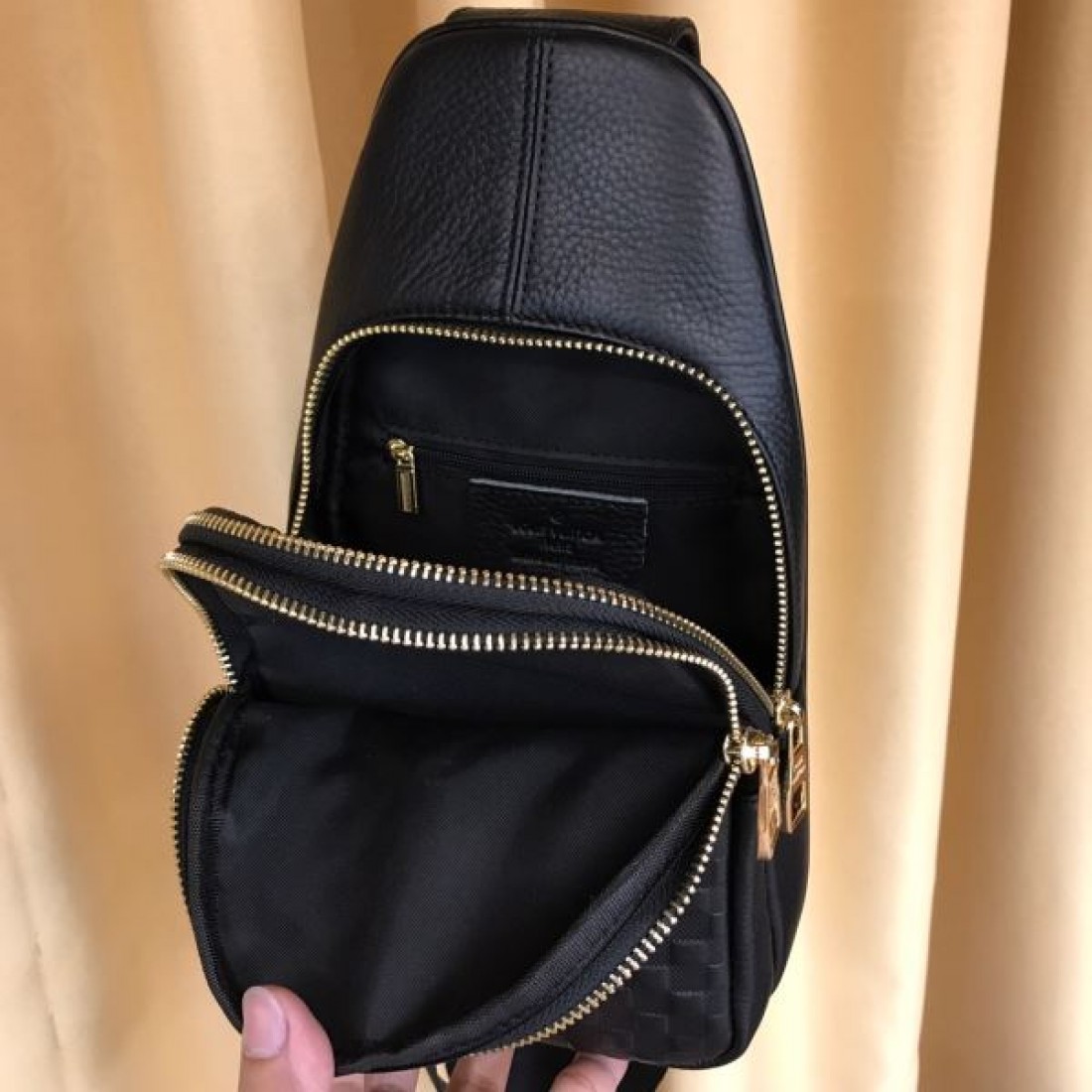 高級感ただよう ルイヴィトン コピー チェストバッグ LOUIS VUITTON で華やかに