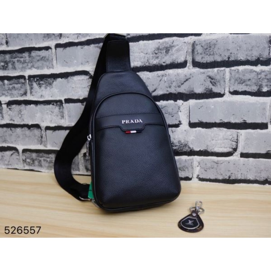プラダ コピー チェストバッグ PRADA 存在感あふれるスタイリッシュな一品