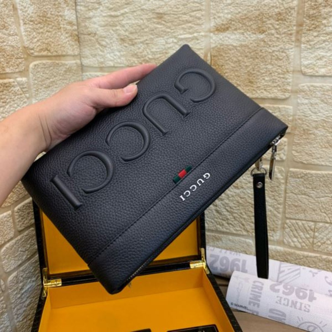 GUCCI グッチ コピー クラッチバッグ エレガントで都会的な印象をプラス