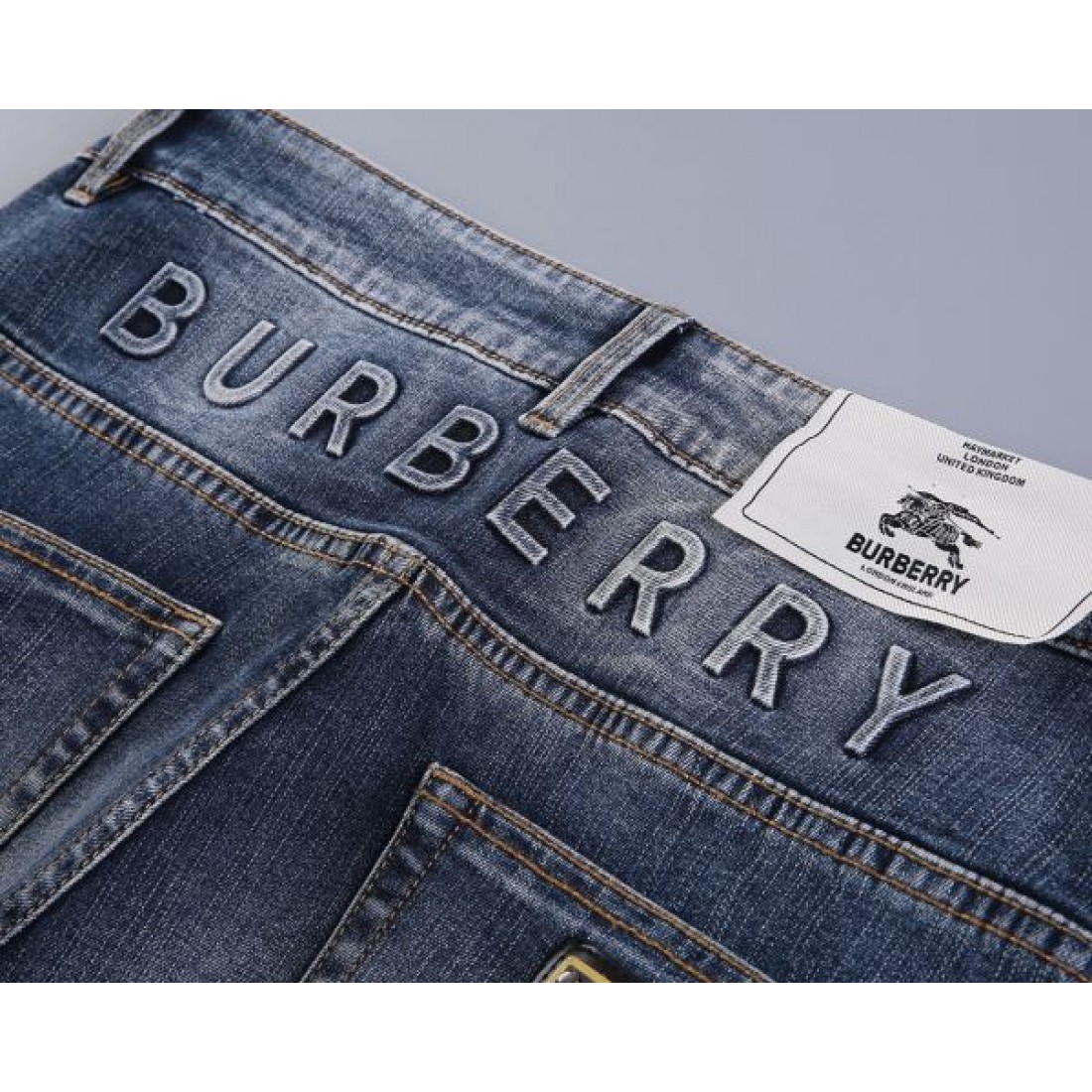 買い足し候補 BURBERRY バーバリー コピー テーパードデニム すっきり脚長 デイリー実用