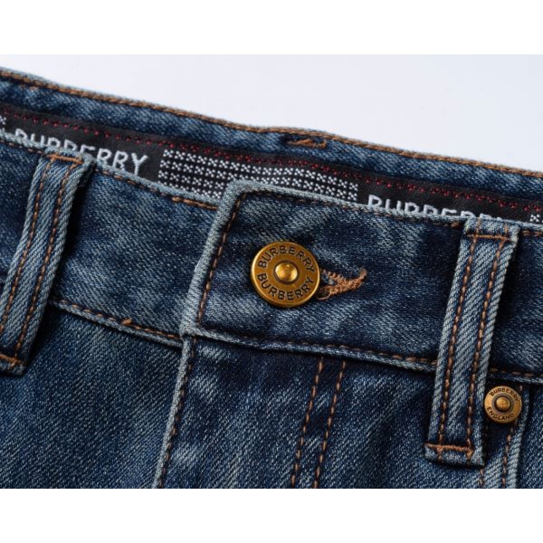 2026注目 BURBERRY バーバリー コピー メンズ ロングデニム すっきり脚線 大人の休日コーデ