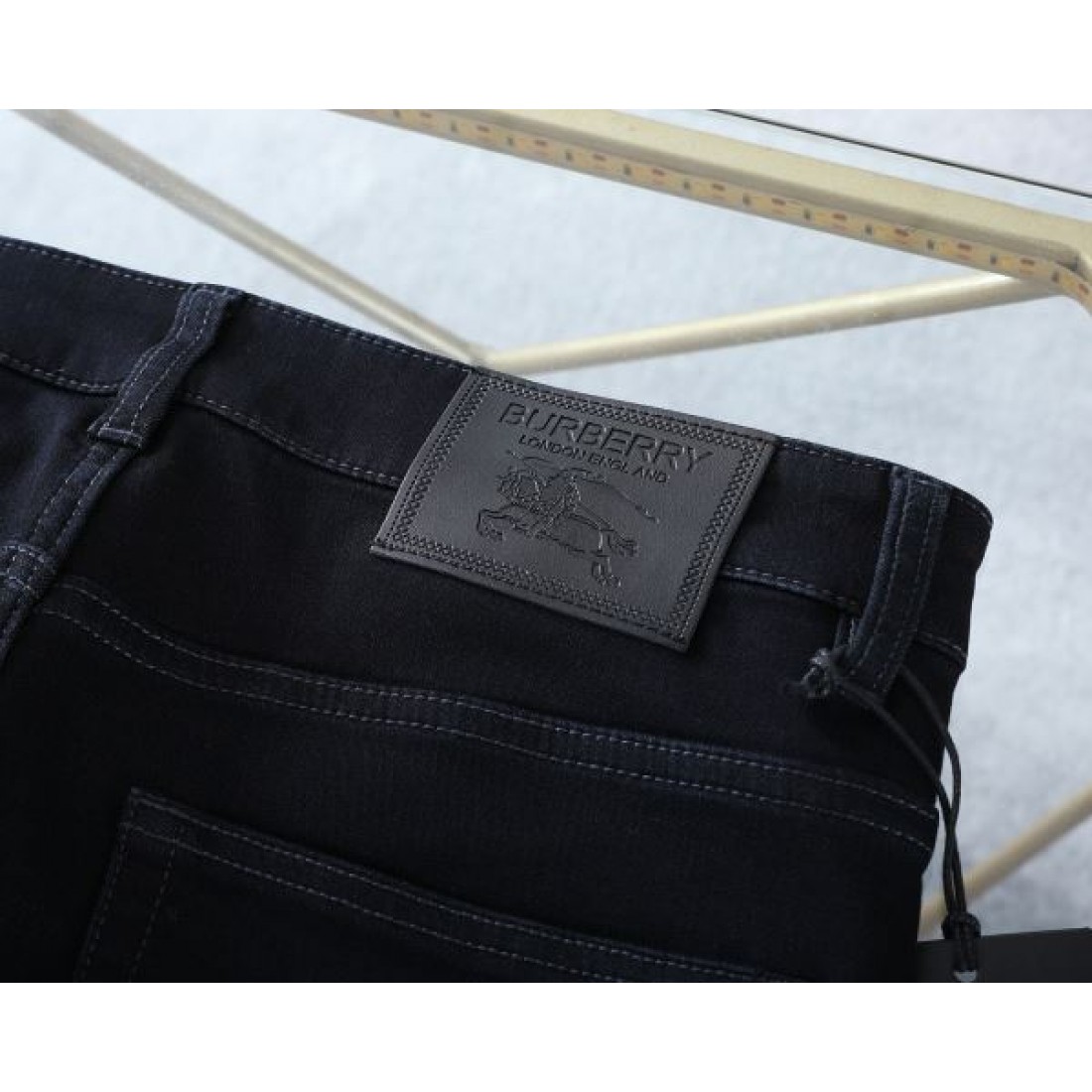 売れ行き好調 BURBERRY バーバリー コピー テーパードパンツ すっきり見え 通勤カジュアル