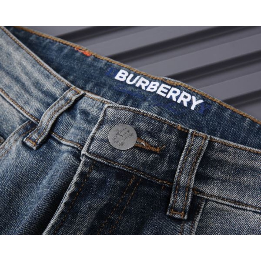 品質重視 BURBERRY バーバリー コピー メンズジーンズ 端正な細身ライン 大人カジュアル
