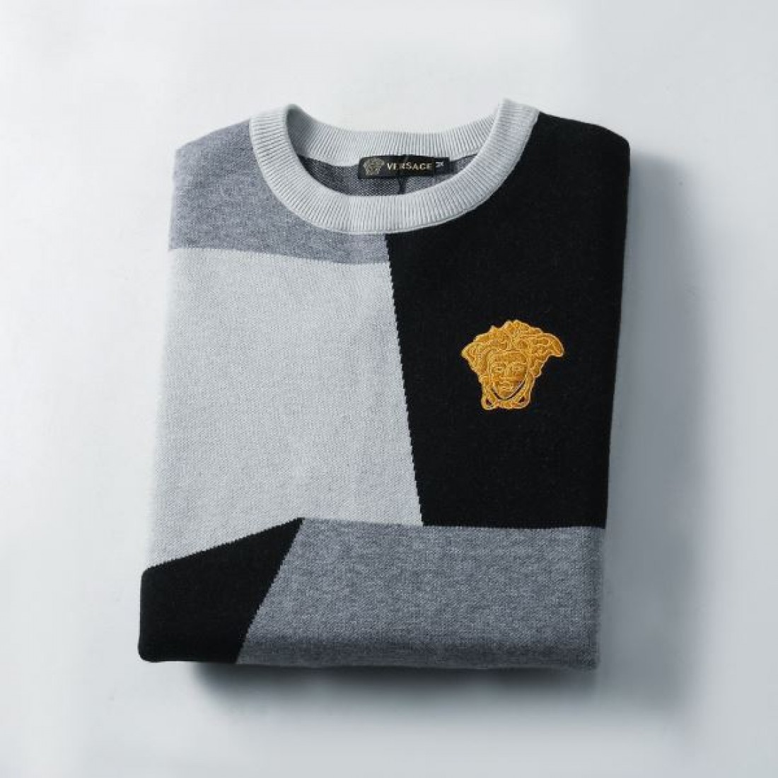 VERSACE ヴェルサーチ コピー メンズ長袖ニットセーター 視線を引く 幾何学カラーブロック メドゥーサアクセント クルーネック
