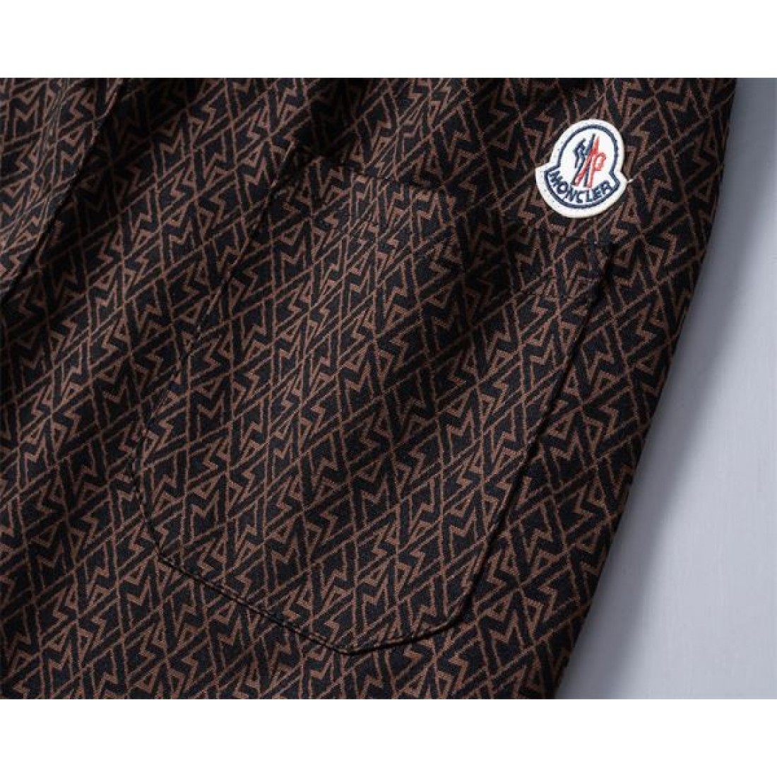 売れ筋候補 フーデッドセットアップ モノグラム調デザイン MONCLER モンクレール コピー メンズセットアップ デイリー実用
