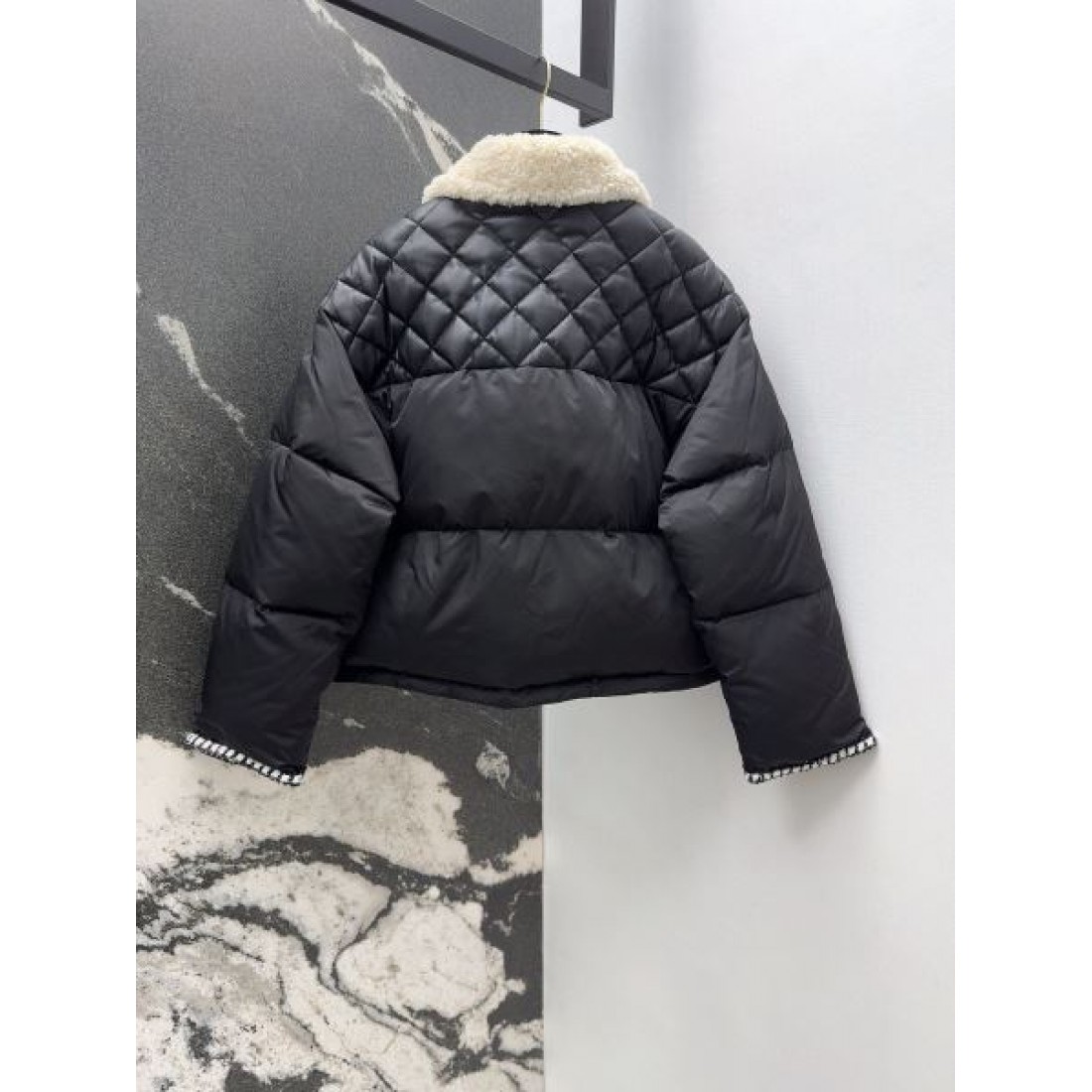 人気上昇 キルティングダウン ホワイトボアカラー GUCCI グッチ コピー ショートダウンジャケット クロップド丈