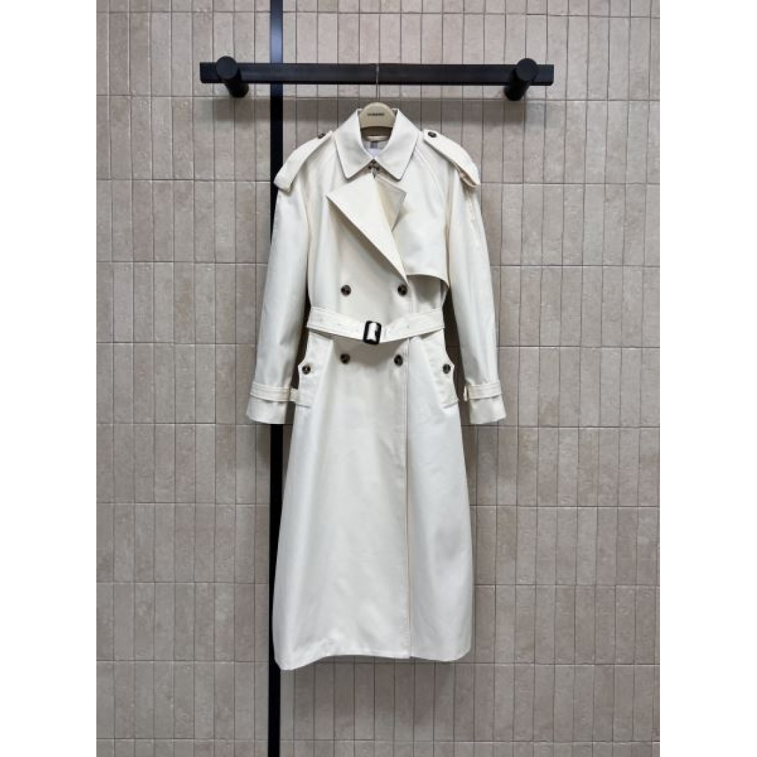 洗練フォルム ベルテッドコート ワイドラペル BURBERRY バーバリー コピー ロングトレンチコート 袖口ストラップ