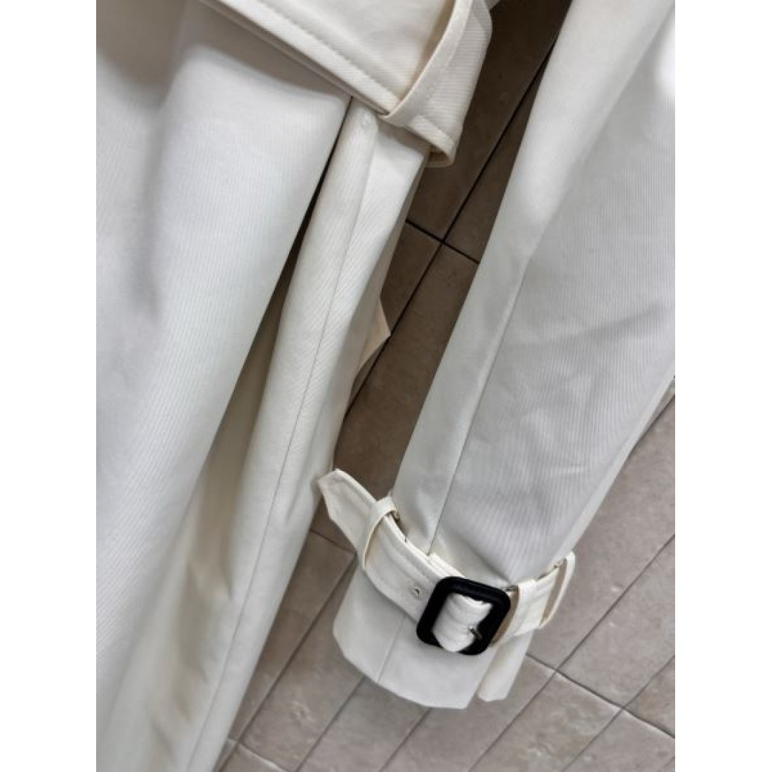 洗練フォルム ベルテッドコート ワイドラペル BURBERRY バーバリー コピー ロングトレンチコート 袖口ストラップ