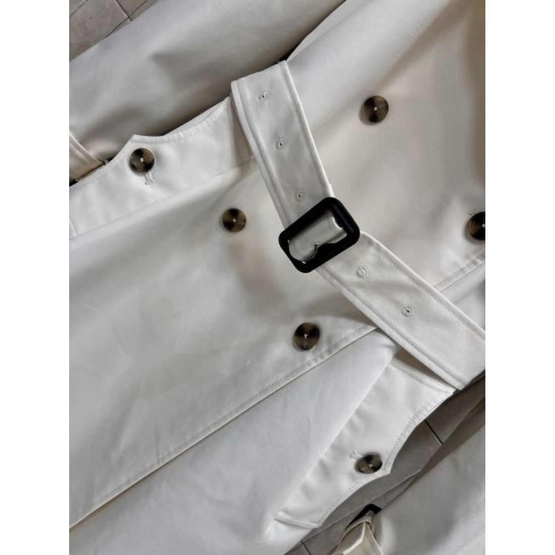 洗練フォルム ベルテッドコート ワイドラペル BURBERRY バーバリー コピー ロングトレンチコート 袖口ストラップ