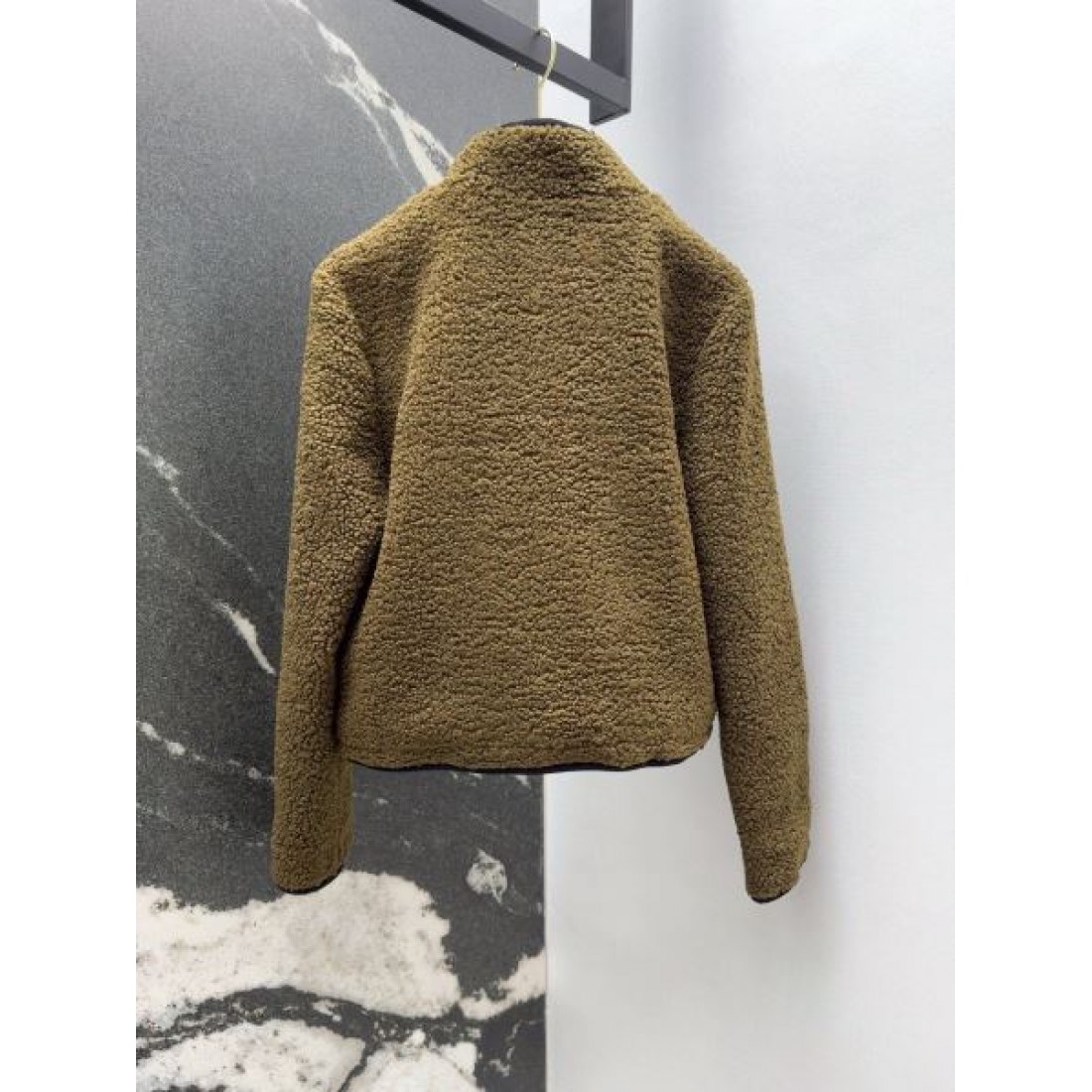暖かみ際立つ フリースブルゾン ブラックトリム BURBERRY バーバリー コピー ボアジャケット ジップポケット