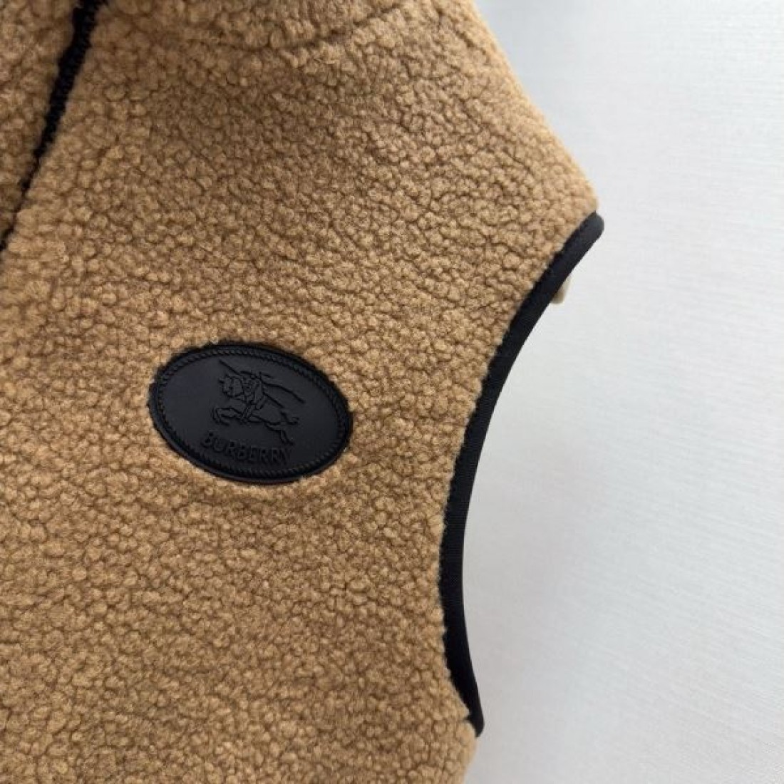 着回し主力 フリースベスト オーバルワッペン BURBERRY バーバリー コピー ボアベスト ジップポケット