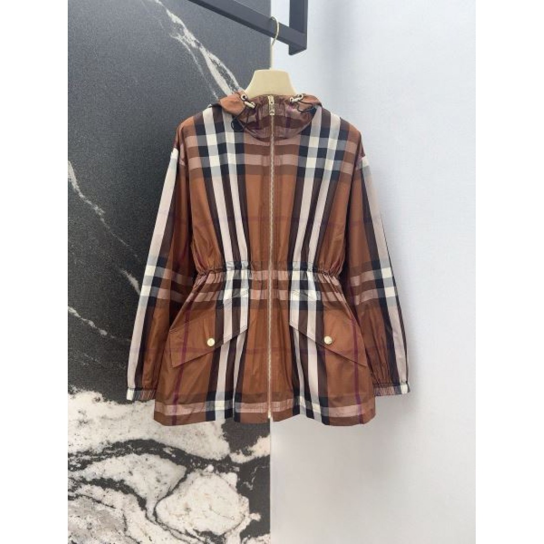 都会派スタイル チェックコート ゆったりシルエット BURBERRY バーバリー コピー フーデッドコート フラップポケット