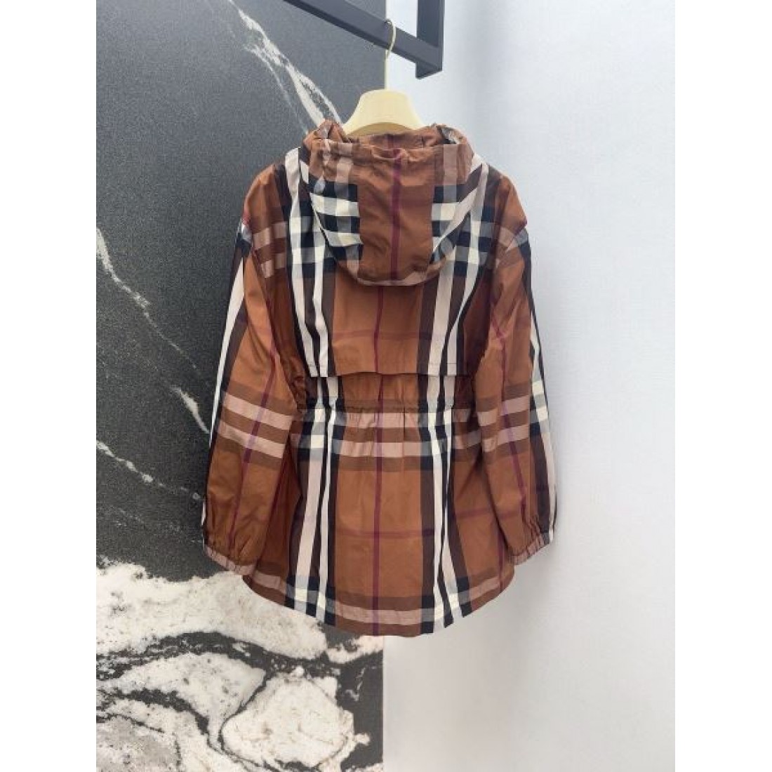 都会派スタイル チェックコート ゆったりシルエット BURBERRY バーバリー コピー フーデッドコート フラップポケット