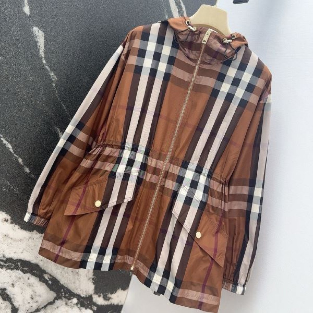 都会派スタイル チェックコート ゆったりシルエット BURBERRY バーバリー コピー フーデッドコート フラップポケット