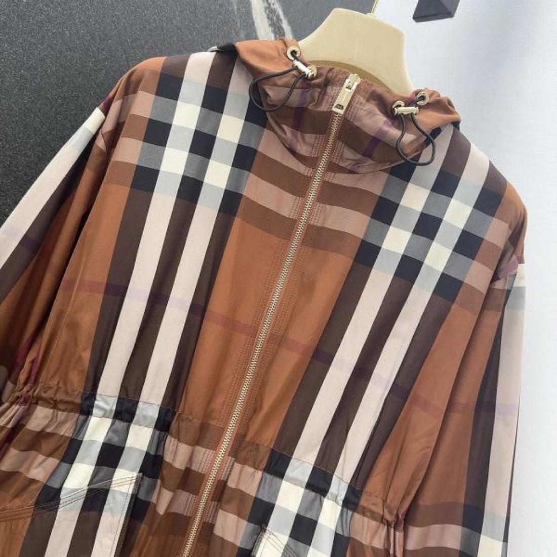 都会派スタイル チェックコート ゆったりシルエット BURBERRY バーバリー コピー フーデッドコート フラップポケット