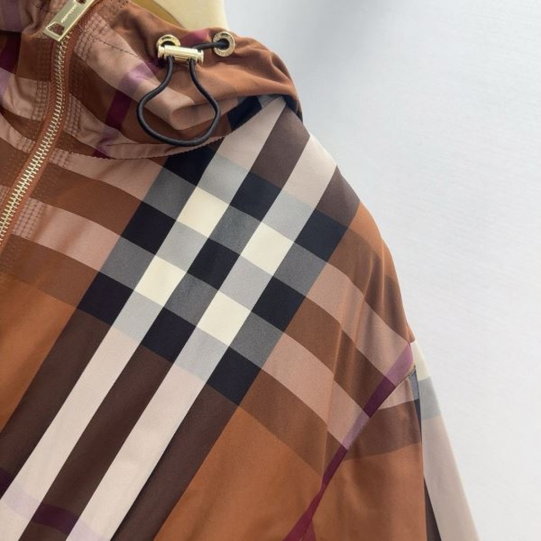 都会派スタイル チェックコート ゆったりシルエット BURBERRY バーバリー コピー フーデッドコート フラップポケット